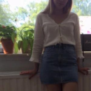 Jeanskjol weekday, xs - Ljus jeanskjol, superfin och bra kvalitet! Från weekday, fler bilder kommer :) skicka fråga 