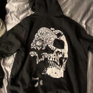 Hoodie - Hoodie med tryck på ryggen🤍, oversized