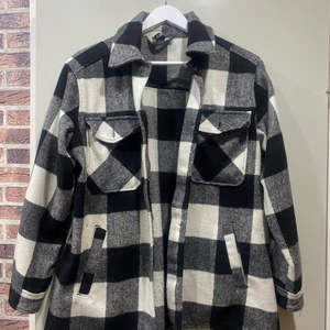 Kappa - Rutig kappa i strl S. Väl använd därav priset, men inte trasig eller smutsig! 