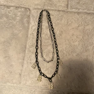halsband - halsband från shein med gummibjörnar på, använd ungefär 5 gånger men bra skick