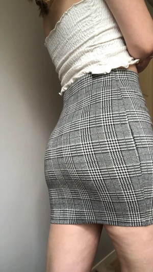 Kjol -   Finns i Sala backe, Uppsala men kan fraktas mot fraktkostnaden  💕