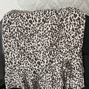 Kjol - Kort och fin kjol. Skönt till sommaren. 