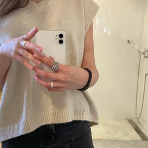 Stickad tröja - Söt stickad väst från Hm. Fluffig och skön. 