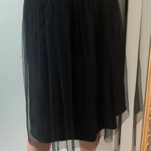 Svart tjol från Zara!  - Så himla fin svart kjol från Zara! Älskar materialet 🥰