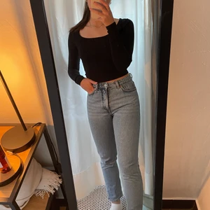 Jeans - Snygga jeans från monki. Är i storlek 26 men skulle mer säga att de är en 25/24 då de sitter tajt. 