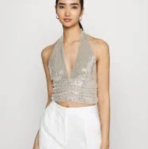 Gina glitter topp - Säljer denna super fina glitter fest topp då jag beställde den i fel storlek. 