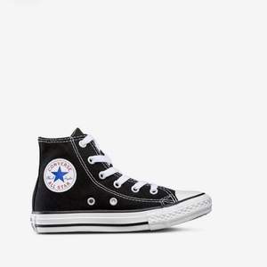 Jag har valt att sälja mina svarta converse som är knappt använda. Jag är just nu inte hemma, så kan skicka egna bilder först på fredag🌟