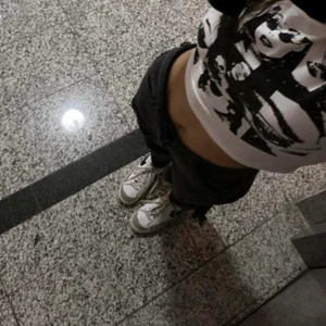 Babytee - Säljer denna Babytee som är endast testad. Passar S och XS. Purrr Frakt inkluderad. Använd inte köp direkt knappen för den är inte slay #kapitalism o