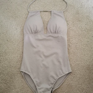 Baddräkt PANOS EMPORIO - Baddräkt från panos emporio, aldrig använd. Står storlek 38 men tycker snarare det är en storlek 36. Ordinarie 699, Nypris 300 kr