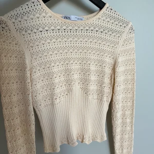 Topp - Jätte fin topp från Zara. Passar både till vardag och fest. Nyskick! 