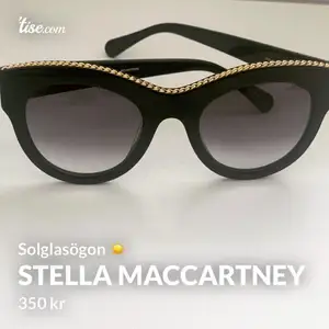 •Äkta stella maccartney solglasögon  •Använda , men bra skick  •Nya kostar det mellan 2000-3000kr  •Säljer mina för 350kr plus porto 26kr  •Finns Vårberg/Skärholmen 