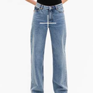 Blåa vida jeans från monki. Köptes för 400 och såld nu för 150 kr. 