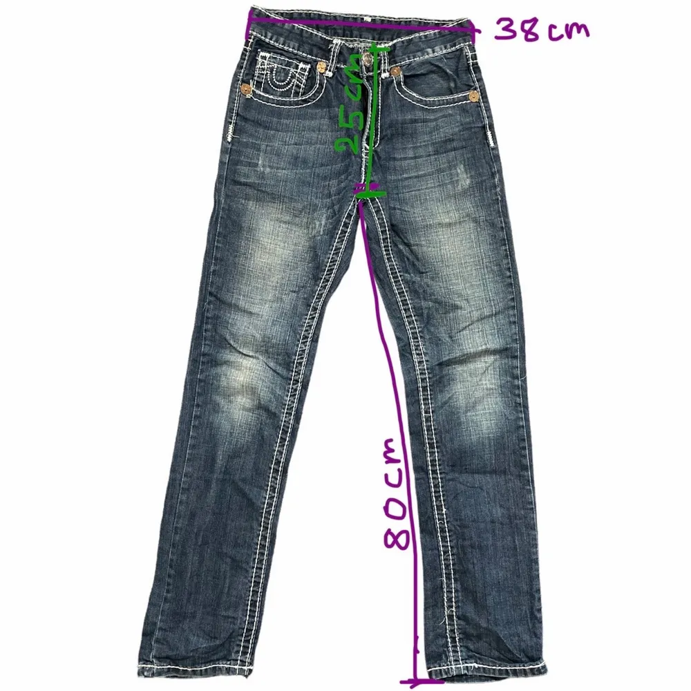True religion jeans, saknar en knapp annars mycket bra skick, storlek 30 men passar typ 26 (dam) . Jeans & Byxor.