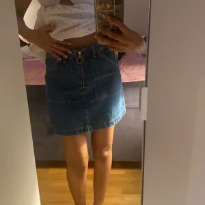 Jeanskjol  - Köpte denna i italien men den kommer inte till användning 