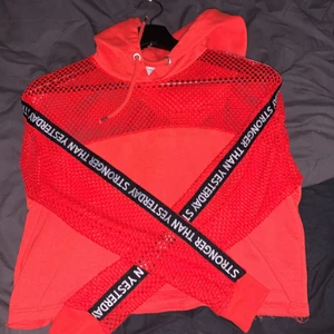 Röd magtröja - Fin långärmad magtröja med huva. fint skick storlek S