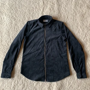 Ciszere Manchester Zip - Inköpt i vintras, använd ett antal gånger, skick 8/10, storlek S. Slim passform. Säljer pga att jag inte använder. 