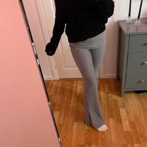 Byxa - köp inte direkt! Jättefina jazz byxor ifrån hm, köpta för ett tag sen men tagits väl om han om!  pris kan diskuteras💓 (köparen står för frakt) 