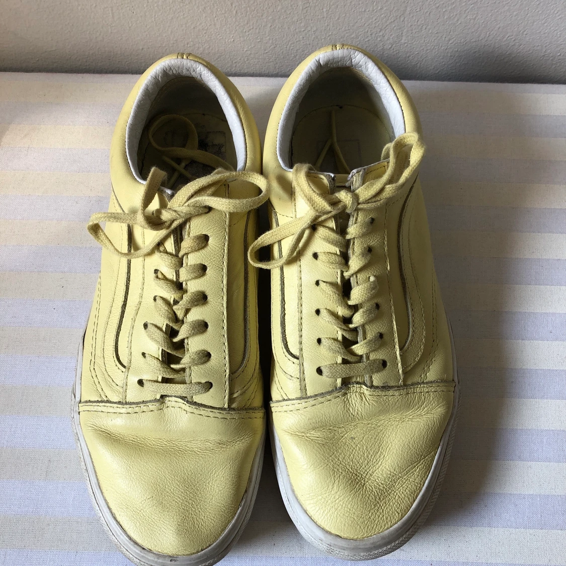 Vans i ljusgult läder - 90