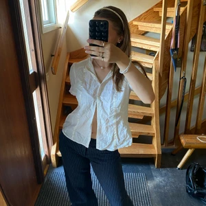 Vit blus - En vit blus i storlek S. Skriv i Dm vid intresse eller fler bilder! <3