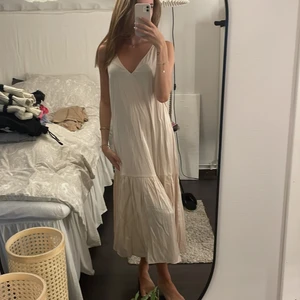 Klänning - Superfin klänning från hm. Aldrig använd! 💕