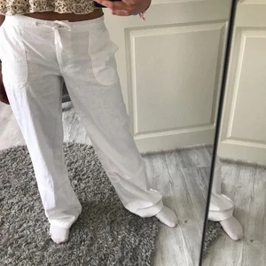 Linnebyxa - Säljer då dem inte kommer till användning tyvärr! Dem är storlek 34 men passar 36/38 också då kan kan knyta, väldigt långa på mig som är 170❤️‍🔥