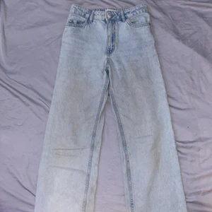 Strl 134 - Väldigt fina Jens!  Bra skick men lite trådiga där nere  Säljer dom för tyvärr har dom blivit förkorta (ljus blåa) Nypriset är 350kr Om du är intresserad skriv! Osäker på frakt priset 