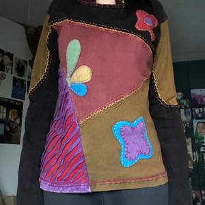 En jättefin tröja i hippie stil köpt från Sol&Måne för ca 1,5 år sen i fint skick, endast använd 4/5 gånger <3 RESERVERAD
