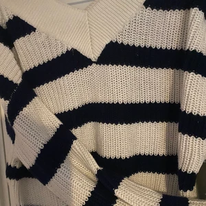 Säljer nu min stickade tröja  - Stickad tröja från New yorker har ingen användning av den kan även diskutera priset 