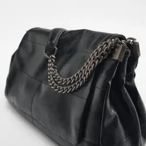 Väska ifrån Zara, använd en gång.💞