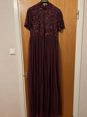 Festklänning  - Mamma festklänning i storlek M. 