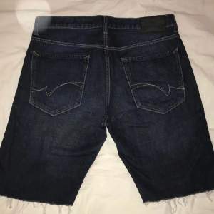 Ett par jättecoola Crocker jeans shorts som jag köpt 2hand. Använda några gånger men är i bra skick, dee är avklippta. Köparen står för frakten💗💗