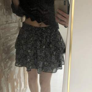 Säljer denna snygga kjol i storlek Xs-M då den är stretchig, säljer för 150kr + frakt (66kr)💓