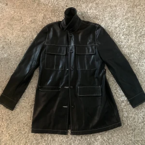 Svart Gina-tricot jacka - Ganska ny