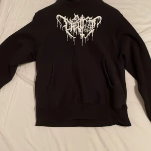 Playboi carti hoodie - Awge x champion playboi carti die lit merch rare asf du komemr antagligen aldrig se en annan såldes under en pop up i new york 2018 och såldes inte npn annan stans antagligen hans mest rare merch det här är en holy grail ong