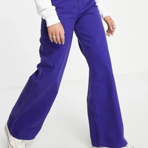 Dtt lila jeans - Säljer för dom va för små:( storlek 44 men dom va små i storleken så skulle säga 40-42