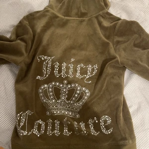 GRÖN JUICY KOFTA - säljer dena fina olivgröna juicy koftan som är köpt hos aliexpress 