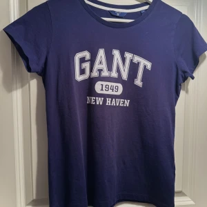 Gant t-shirt - Marinblå gant t-shirt i storlek xs