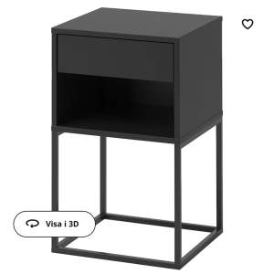 Jag säljer min sängbord från Ikea ”vikhammer”, använt i 6 månader och är som en helt ny utan skada och liknande. Ordinarie pris 800 Nypris: 600 (priset går att diskutera)  https://www.ikea.com/se/sv/p/vikhammer-avlastningsbord-svart-20388972/