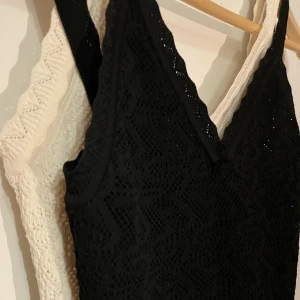 Body svart & vit - Jättefina aldrig använt, endast testad