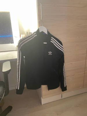 Adidaströja - Från adidas, fin och felfri