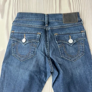 True religion jeans - Trendiga true religion jeans säljs till väldigt bra pris. Mycket bra skick! 