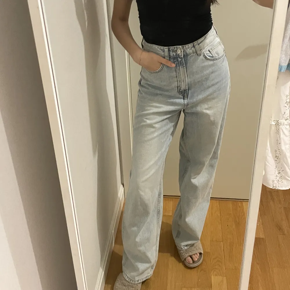 90s baggy high jeans från H&M använda 1 gång!! . Jeans & Byxor.