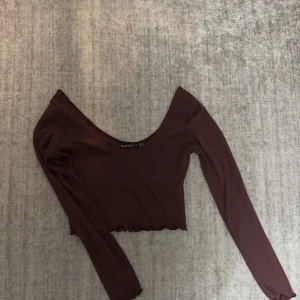 Fin långärmad Cropad topp - Fin långärmad Cropad topp från boohoo, aldrig använd, fint skick