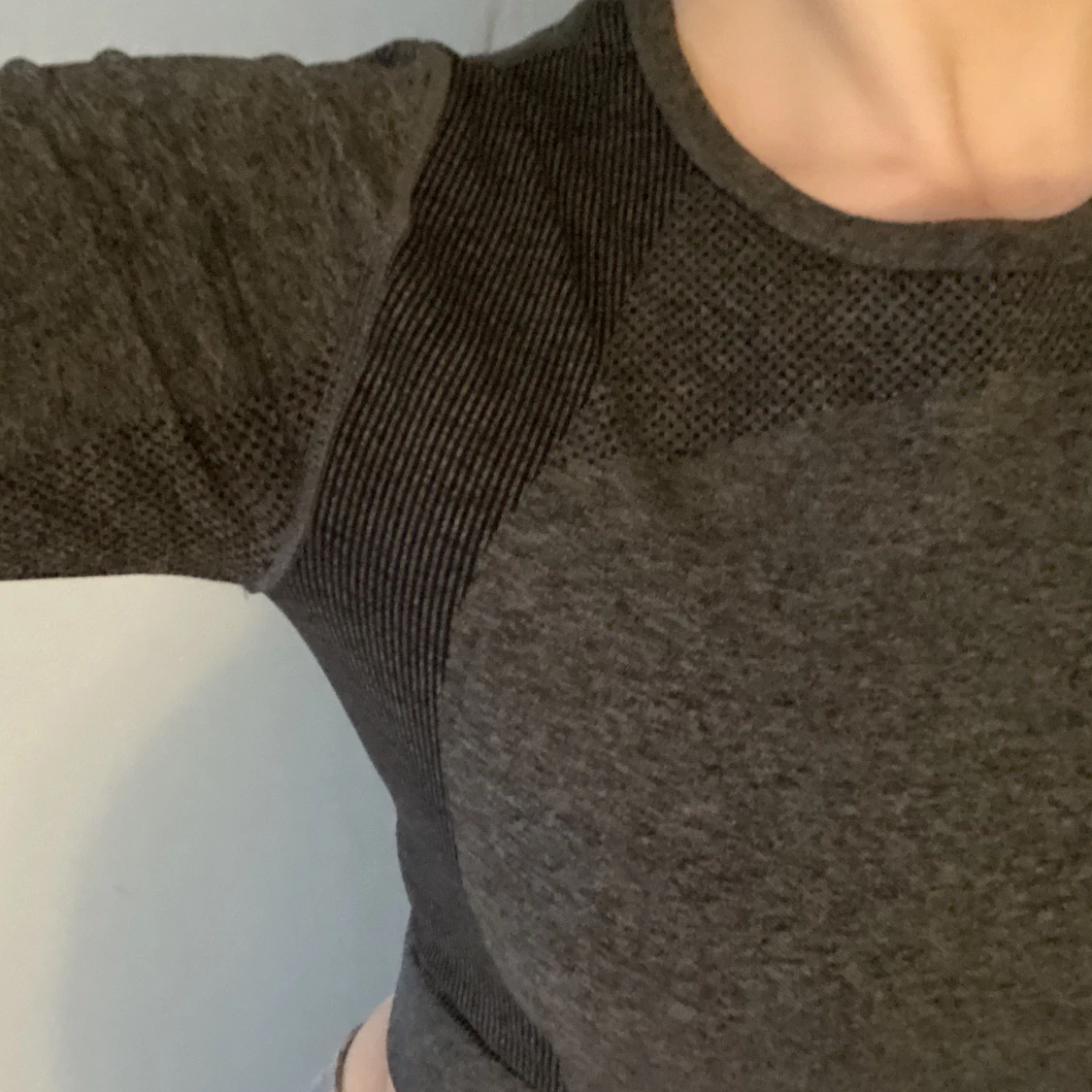 Croppad grå träningströja - 90