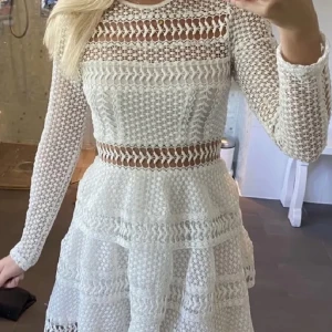 Studentklänning - Perfekta studentklänningen, hel ren och supersnygg! Använd 1 gång. 