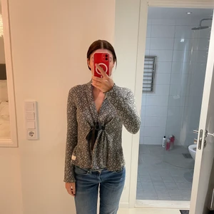 Tröja från odd Molly  - Stickad tröja/kofta från odd Molly, storlek 1. Passar nog xs-s. Den är knappt använd så den ser ut som ny 