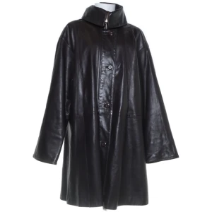 läderjacka - super snygg läderjacka från mexx! storlek M men sitter mer som en L. säljer då den aldrig kommit till användning då den är för stor för min smak 💖 den kan stängas med både dragkedja och upp till 4 knappar 💖