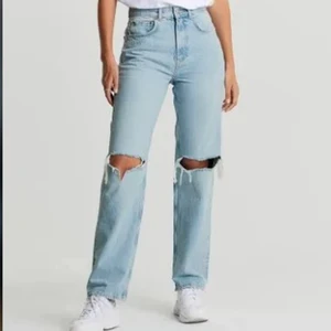 Jeans Gina  - Jätte fina jeans från Gina, använda några gånger och i jätte bra skick. Köptes 699kr men säljs nu på gina för 499kr. Skriv privat för fler bilder💗