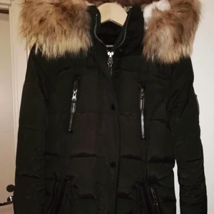 Rock and blue arctica - Jättefin vinterjacka med dun och äkta päls. Använd men i väldigt bra skick. 