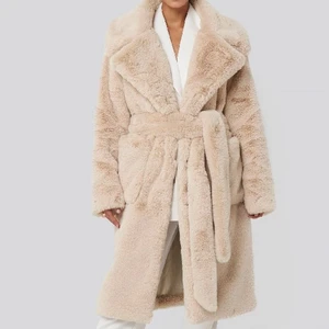 Vinterjacka - NA-KD UNISEX pälsjacka från Dannys specialdesignade kollektion. Oanvänd. 